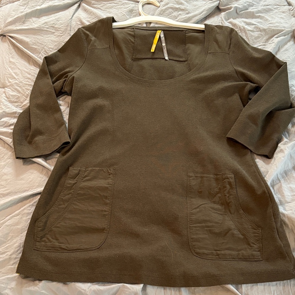 Lole scoop neck 3/4 sleeves Large Like New cool and venting fabric